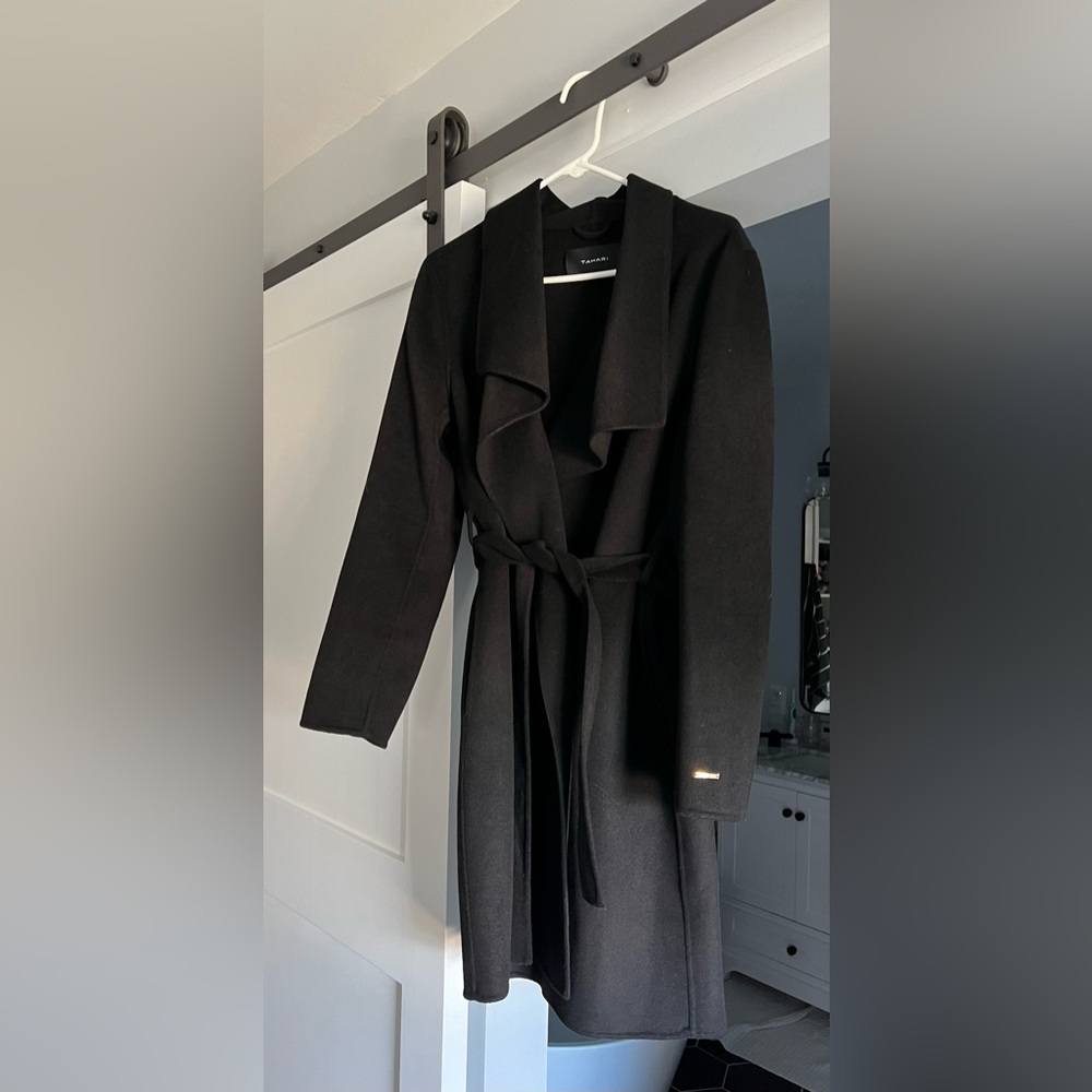 Tahari black wool coat Women’s L